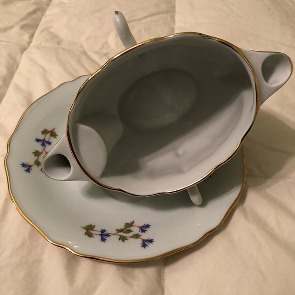 Gravy bowl and under plate - Picture 4 of 8